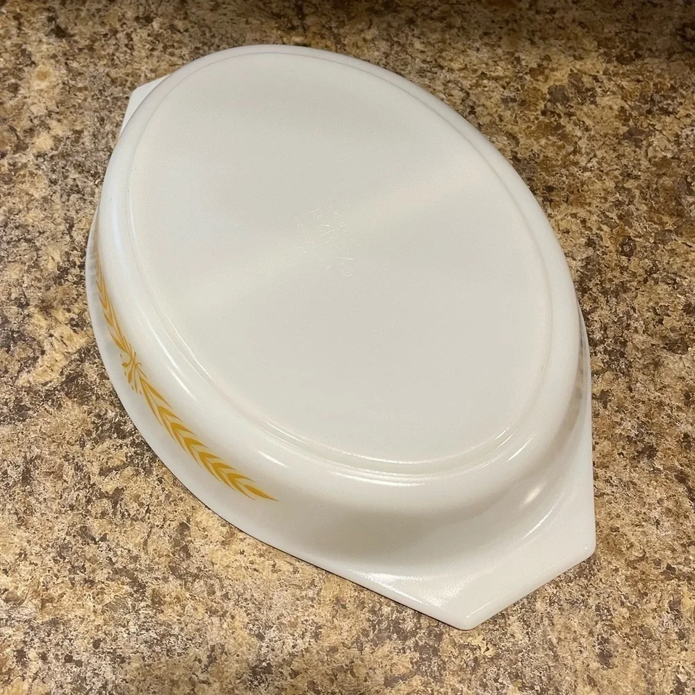 Vintage PYREX 1.5 Quart Two Section Baking Dish Royal Wheat Pattern